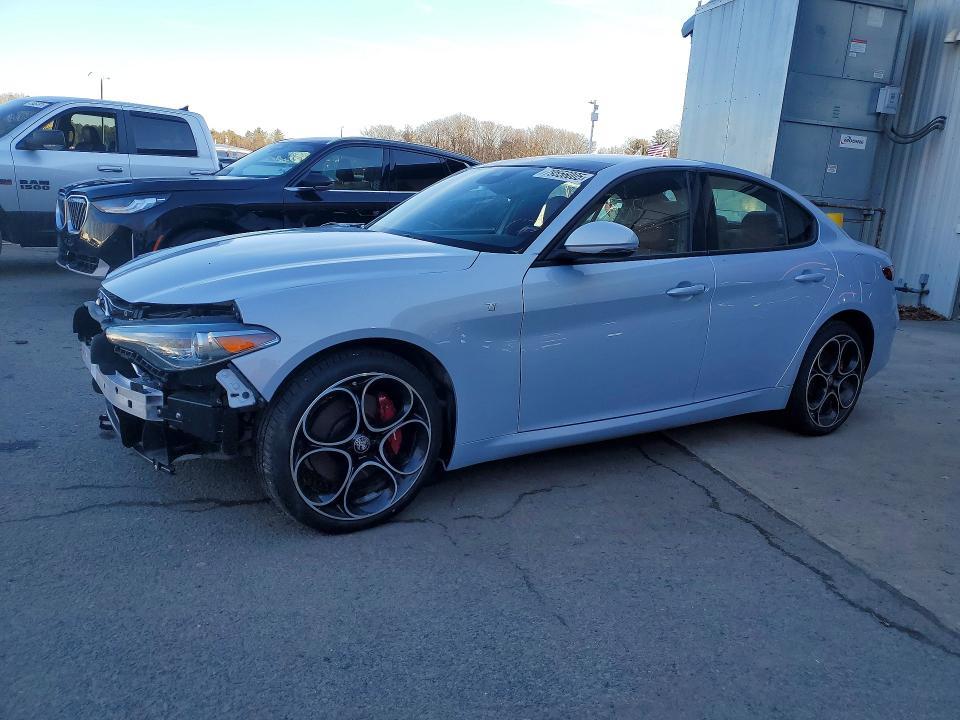 2022 Alfa Romeo Giulia Super