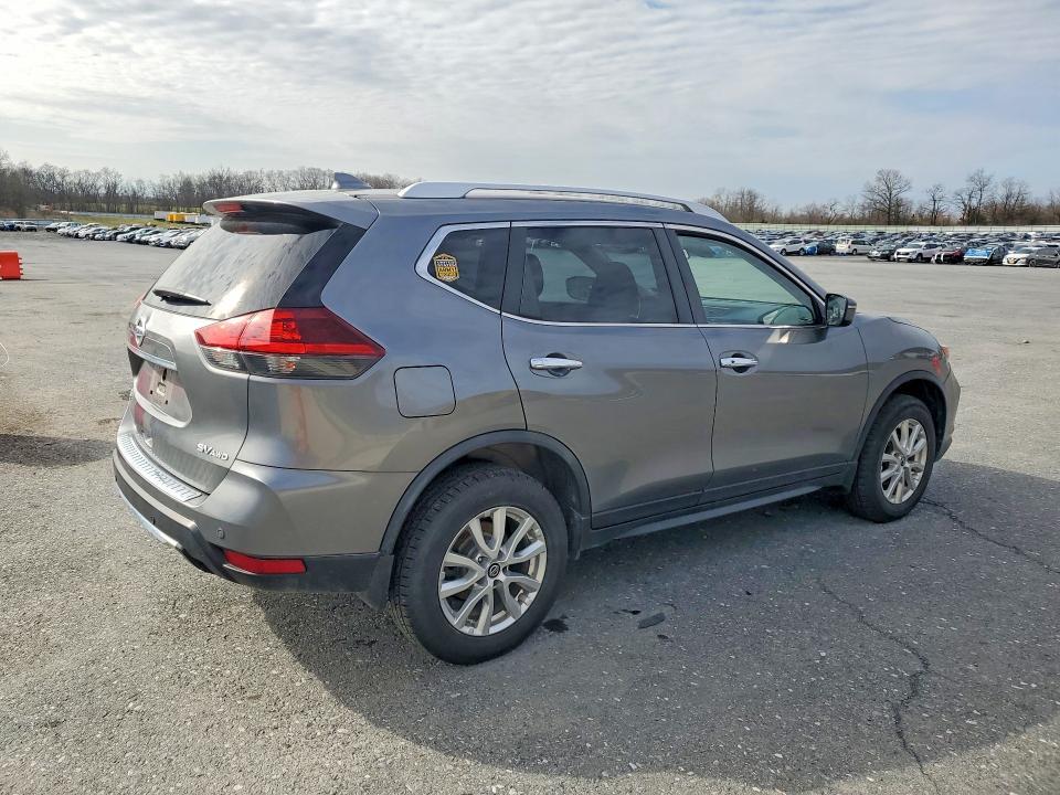 2020 Nissan Rogue sv