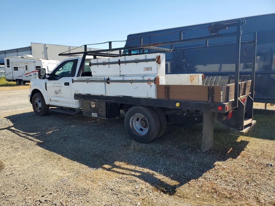 2017 Ford F350 Super Duty Flatbed Truck