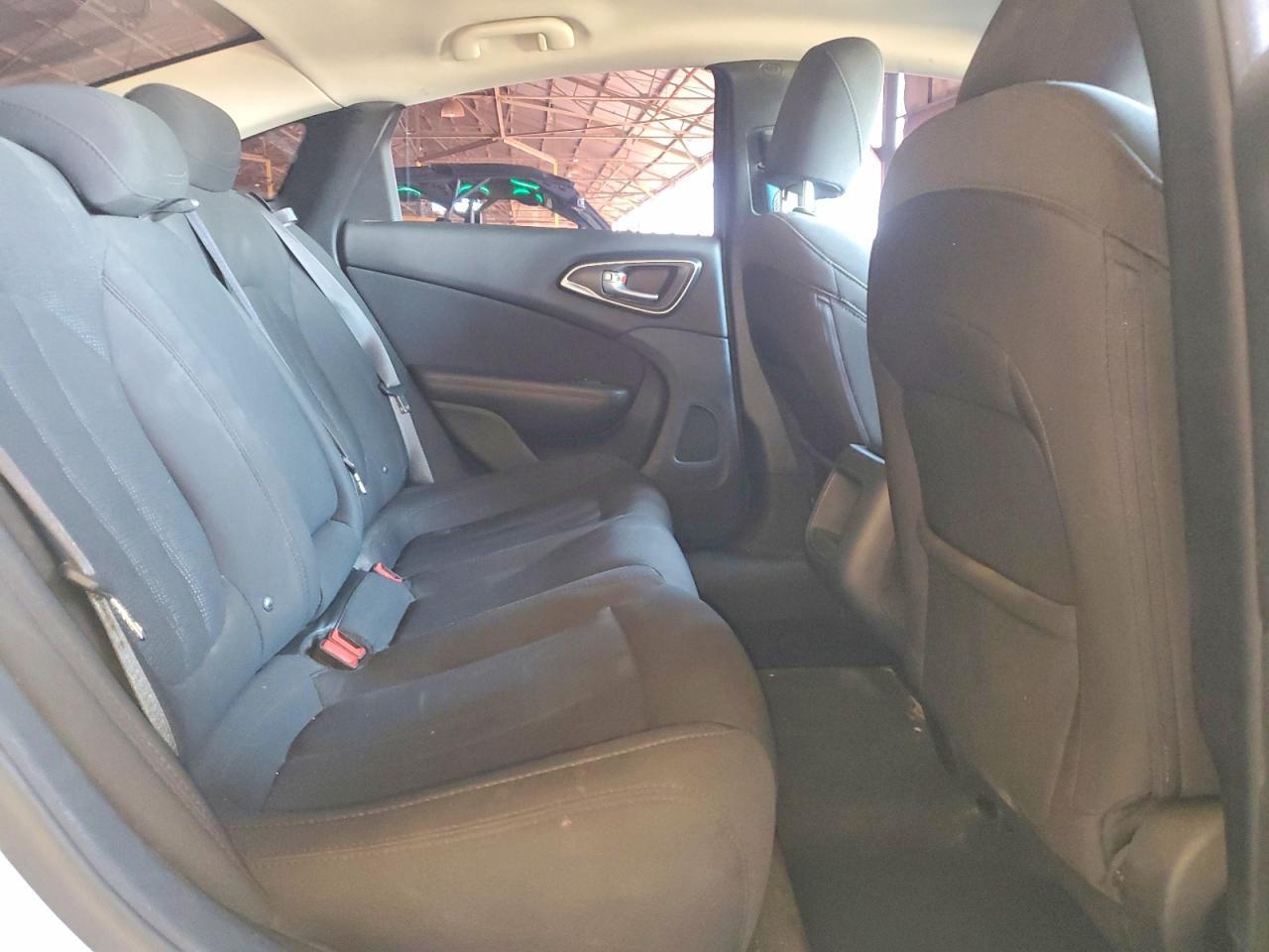 2017 Chrysler 200 lx