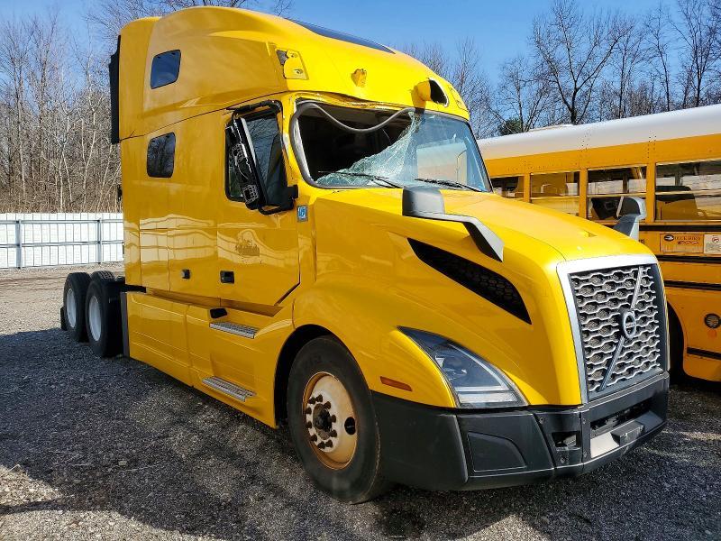 2022 Volvo VNL Semi Truck