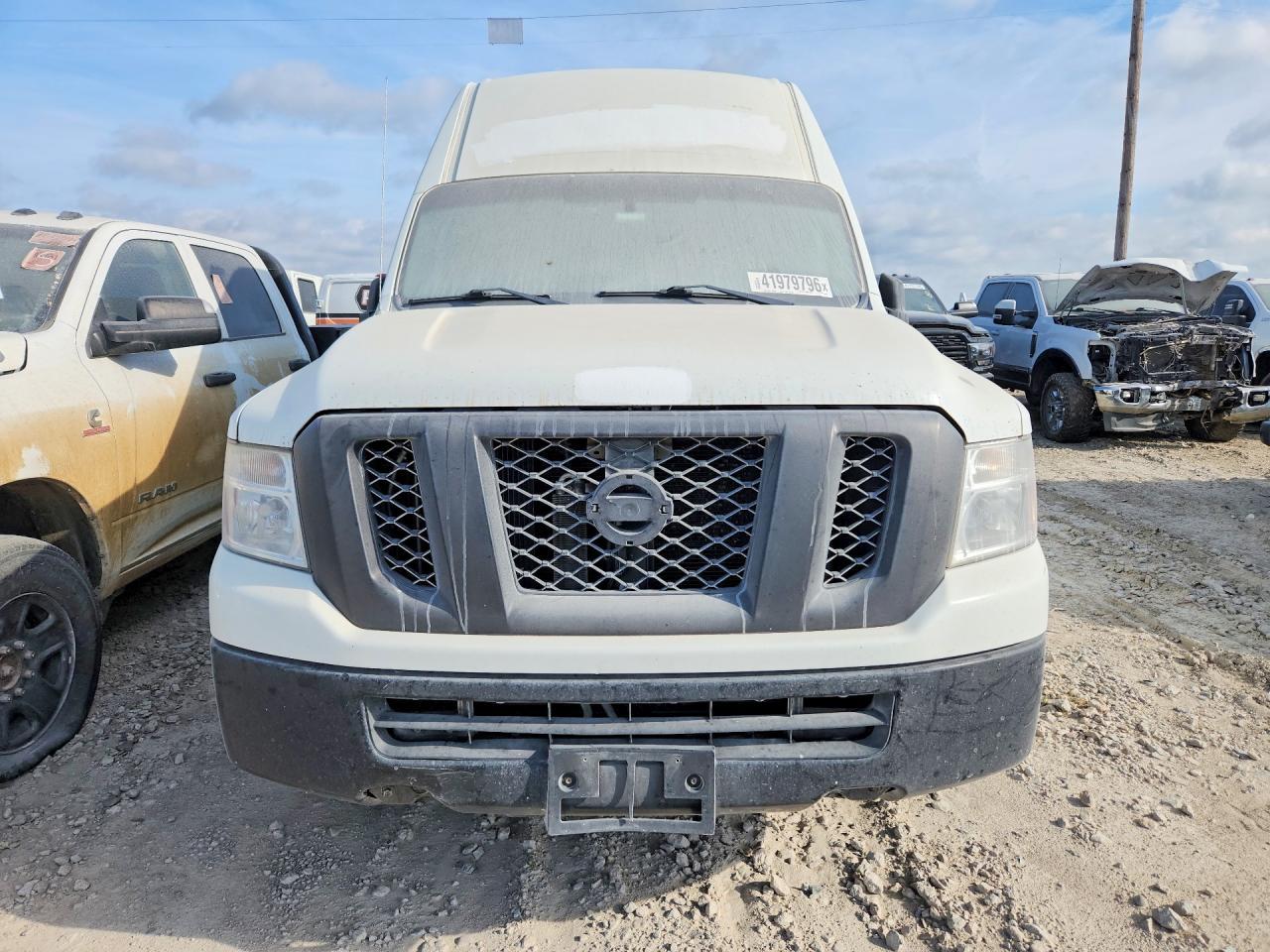 2014 Niss Medium DUTY/BOX Trucks
