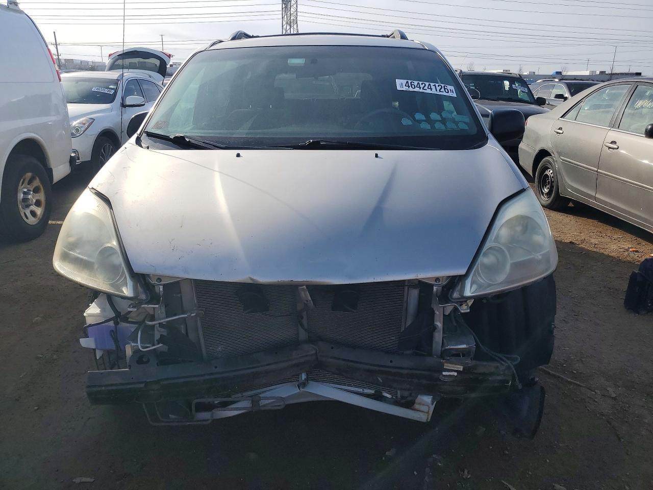 2004 Toyota Sienna le 8 Passenger