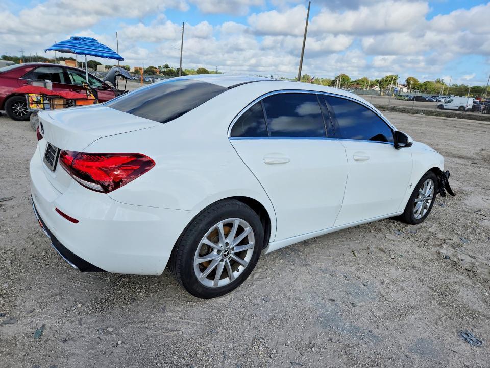 2021 Mercedes-Benz A 220