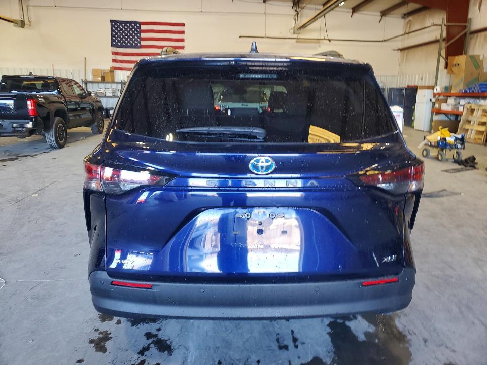 2025 Toyota Sienna xle 8-passenger