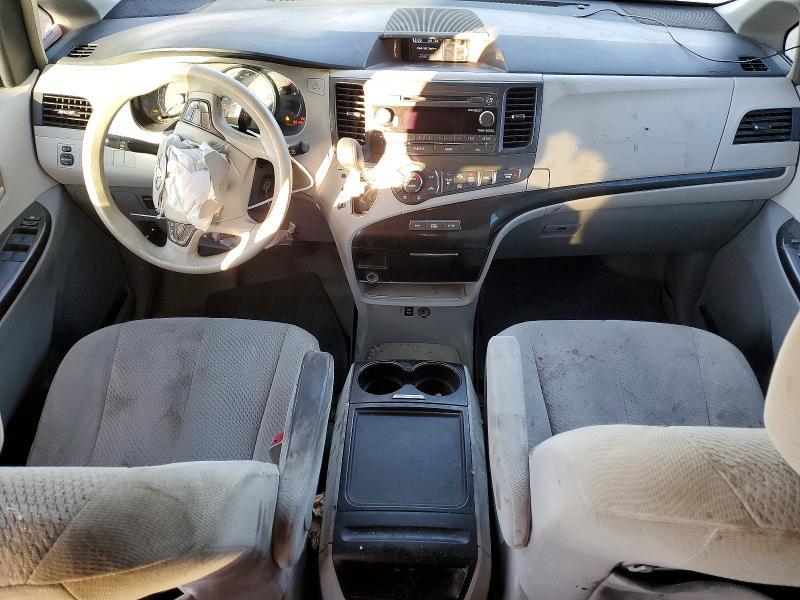2014 Toyota Sienna le 8-passenger