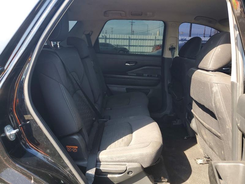 2022 Nissan Pathfinder sv