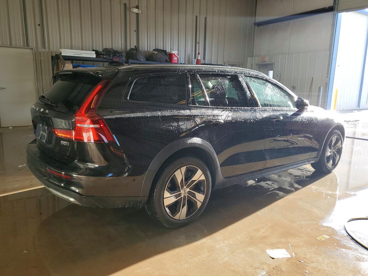 2025 Volvo V60 Cross Country Plus