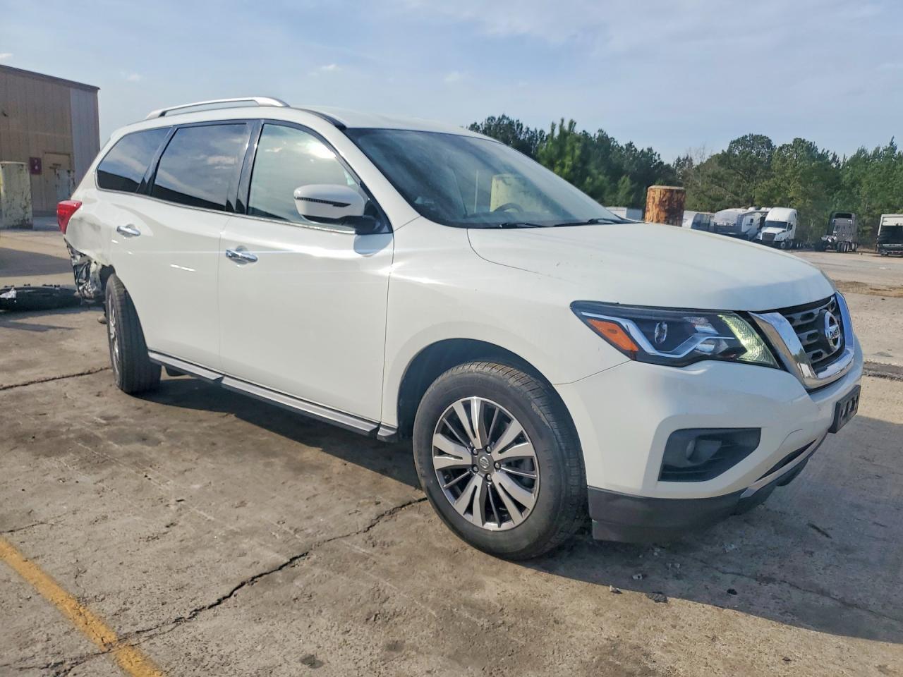 2019 Nissan Pathfinder sv