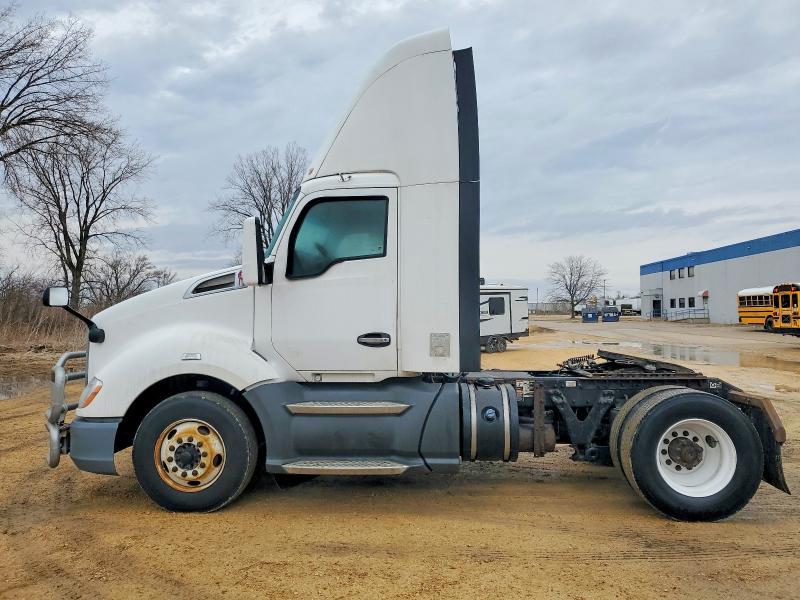 2016 Kenworth T680 Semi Truck