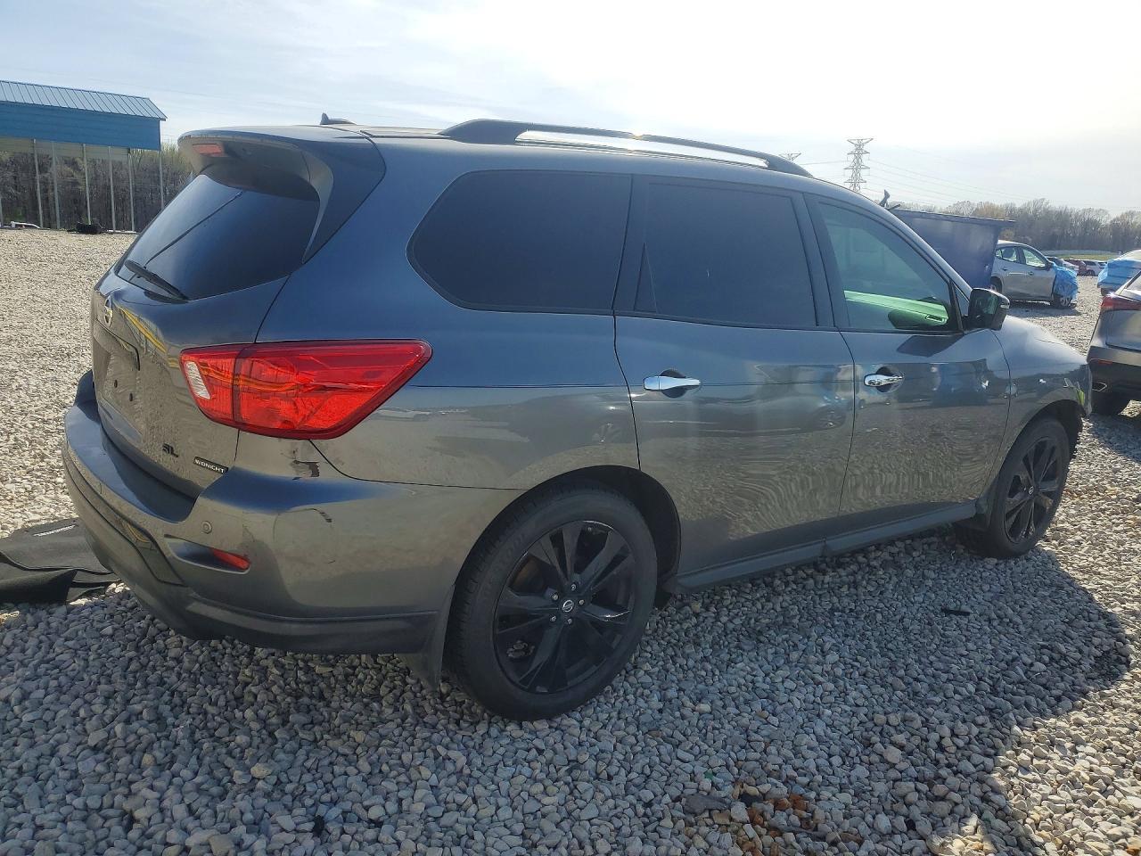 2018 Nissan Pathfinder sl