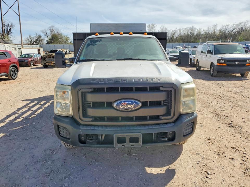 2011 Ford F350 Super Duty Flatbed Truck