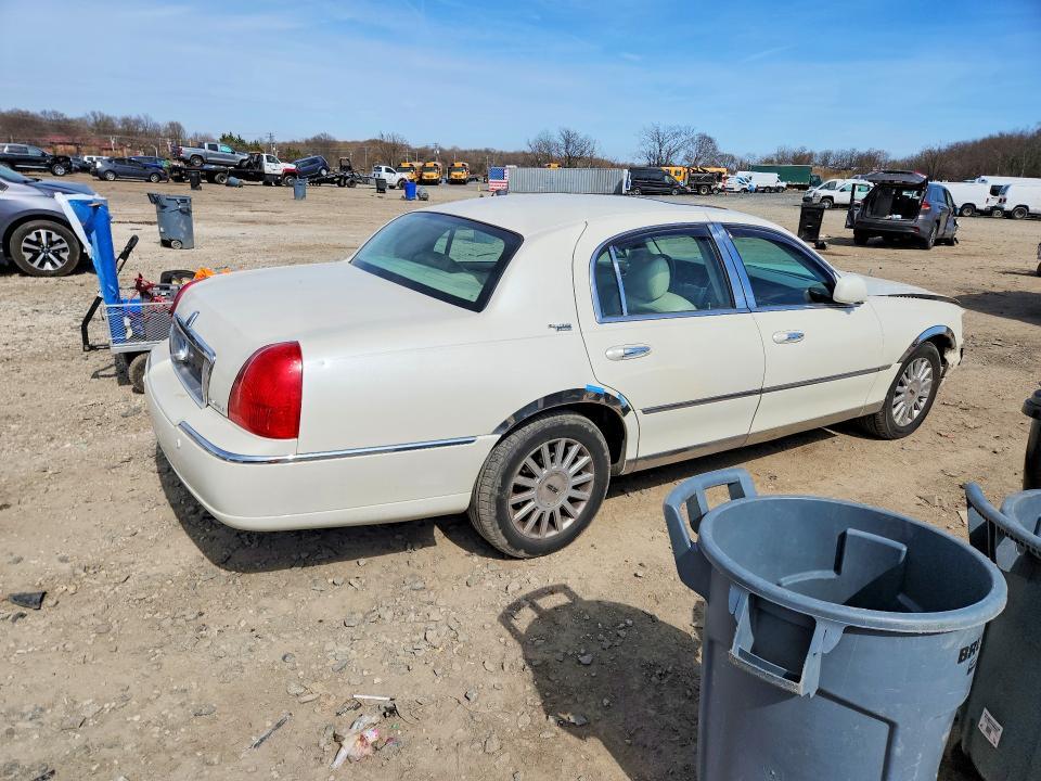 2005 Lincoln Town car Signature Limited
