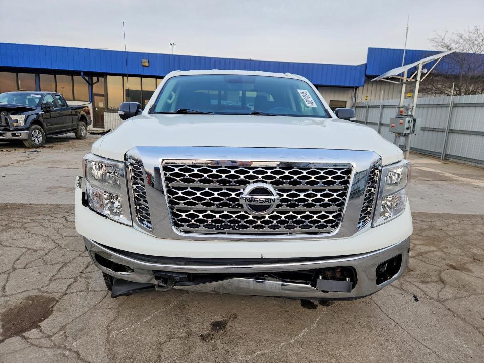 2018 Nissan Titan SV