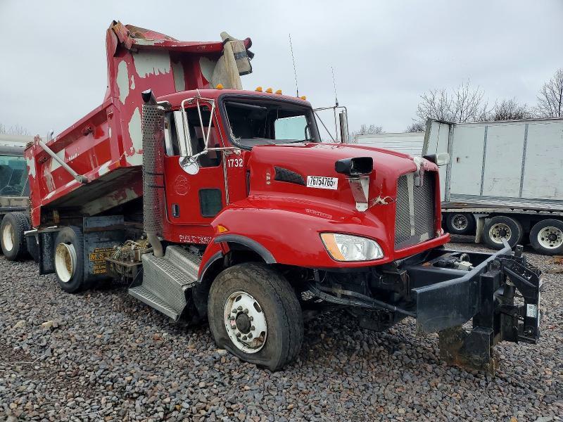 2016 Kenworth T400 Semi Truck