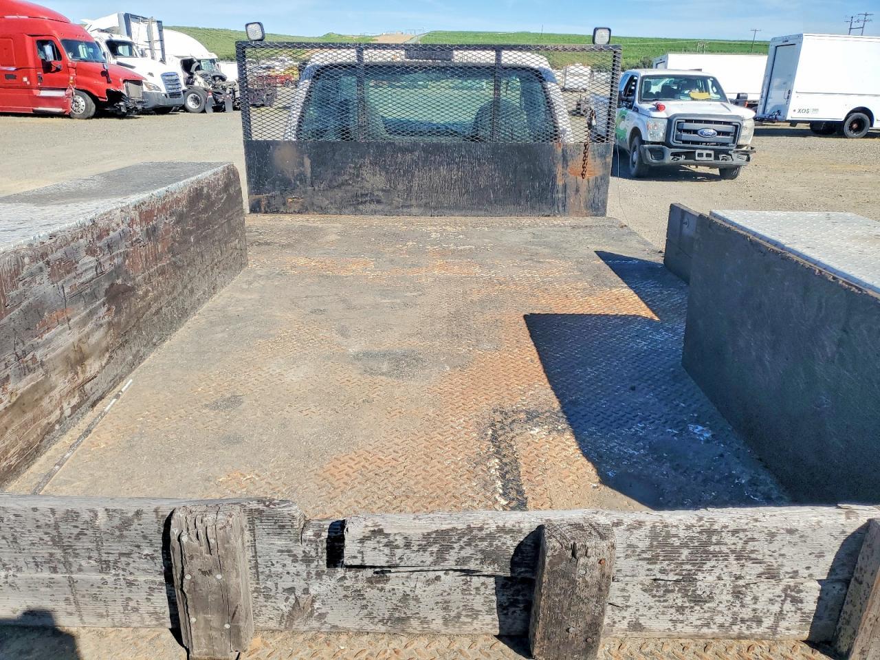 1999 Ford F450 Super Duty Flatbed Truck