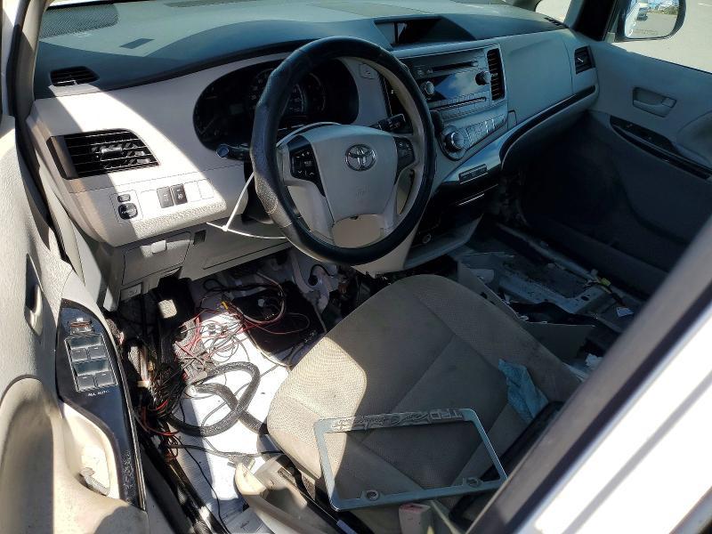 2014 Toyota Sienna le 8-passenger