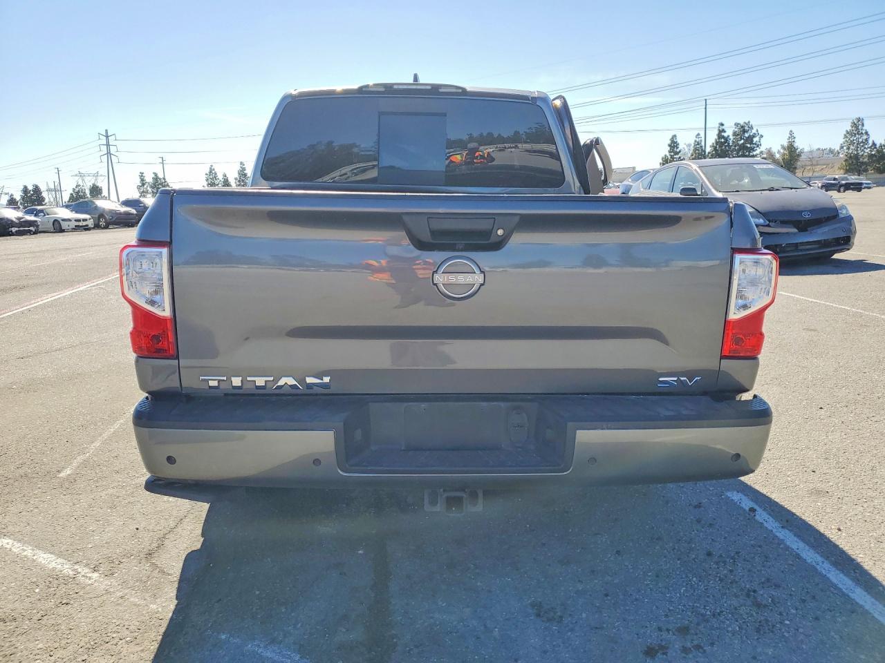 2023 Nissan Titan SV