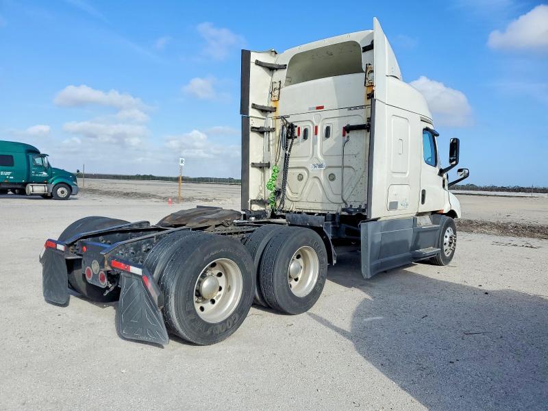 2019 Freigliner 2019 Freightliner Cascadia 116 Semi Truck