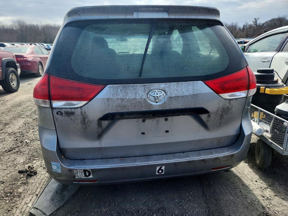 2013 Toyota Sienna l 7-passenger