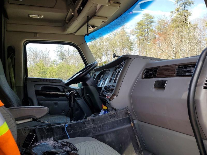 2014 Kenworth Constructi-Semi Truck