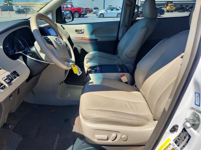 2014 Toyota Sienna xle 8-passenger