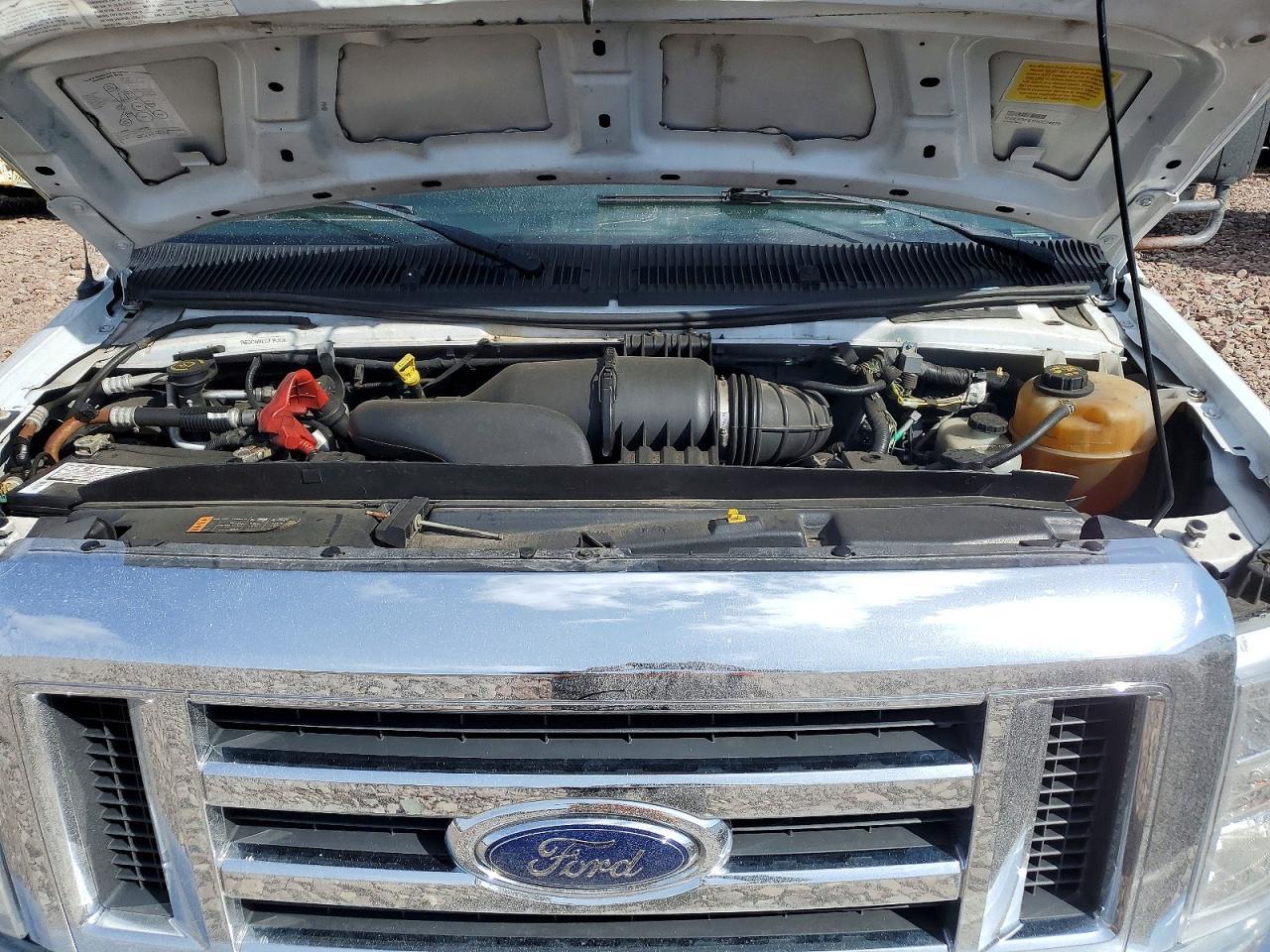 2017 Ford Econoline E350 Super Duty Cutaway Van