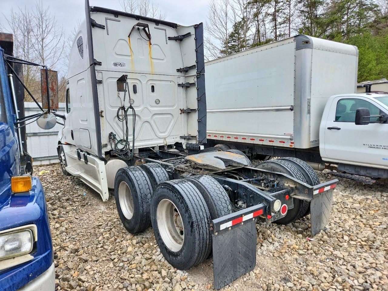 2018 Freigliner 2018 Freightliner Cascadia 126 Semi Truck