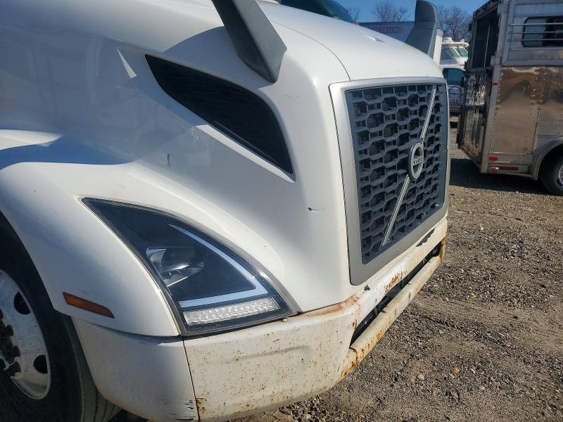 2019 Volvo VNR-Semi Truck