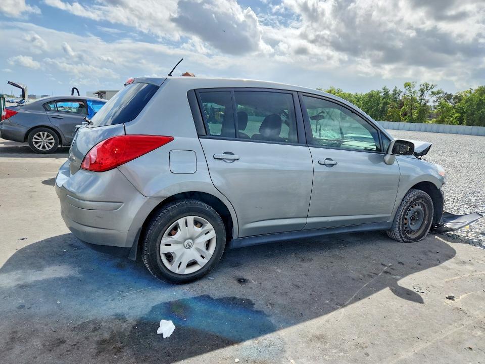 2011 Nissan Versa 1.8 s