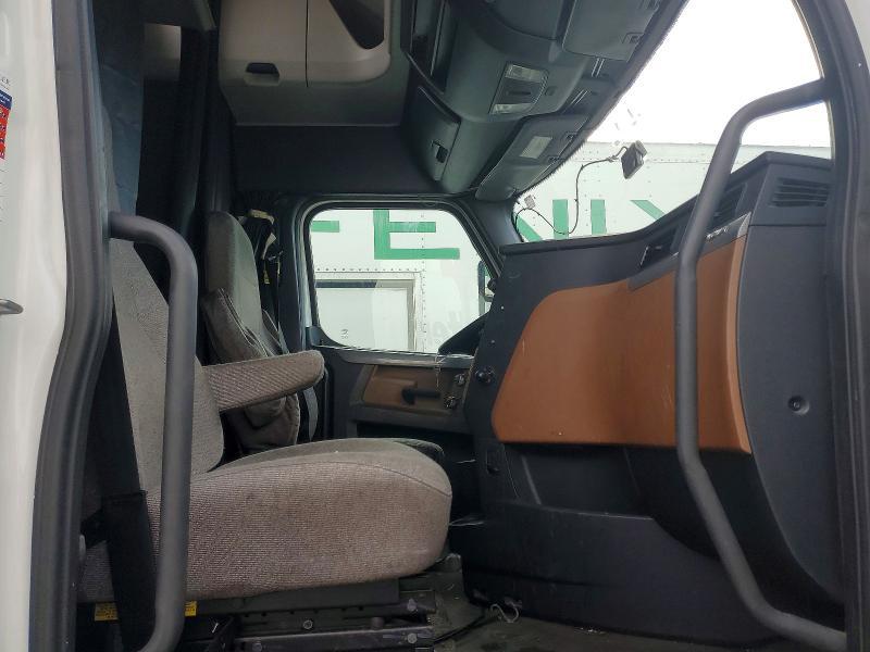2019 Freigliner 2019 Freightliner Cascadia 126 Semi Truck
