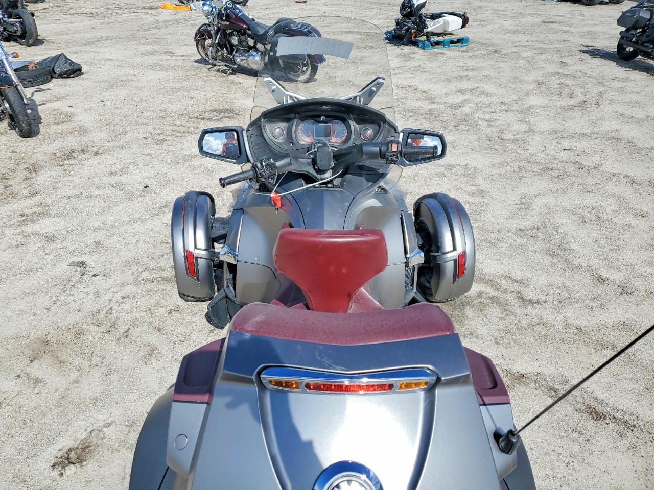 2014 Can-Am Spyder Roadster RT