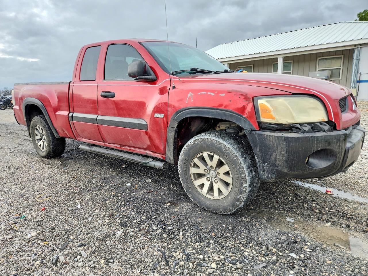 2006 Mitsubishi Raider Durocross