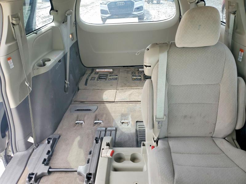 2016 Toyota Sienna le 8-passenger