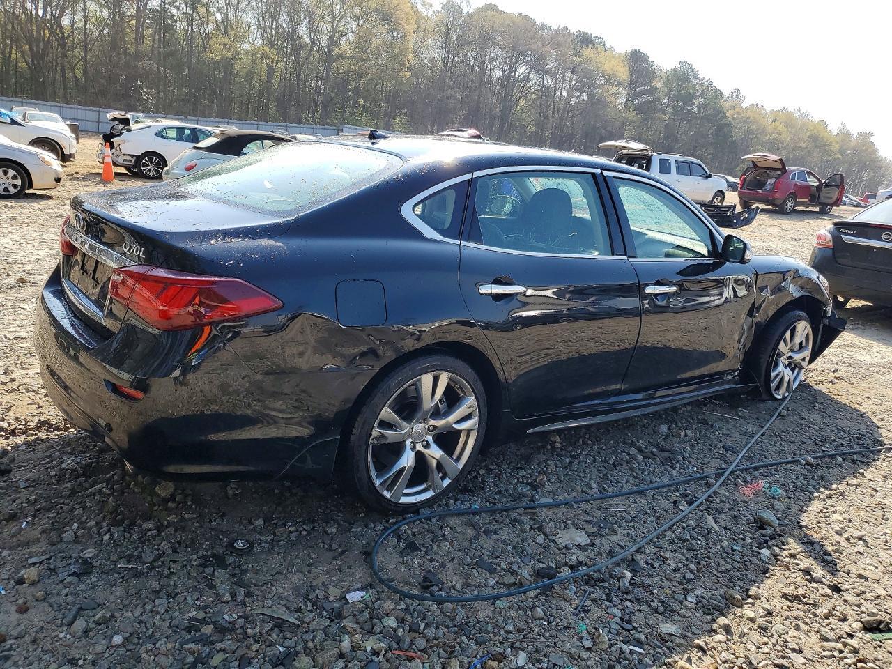 2015 Infiniti Q70 3.7