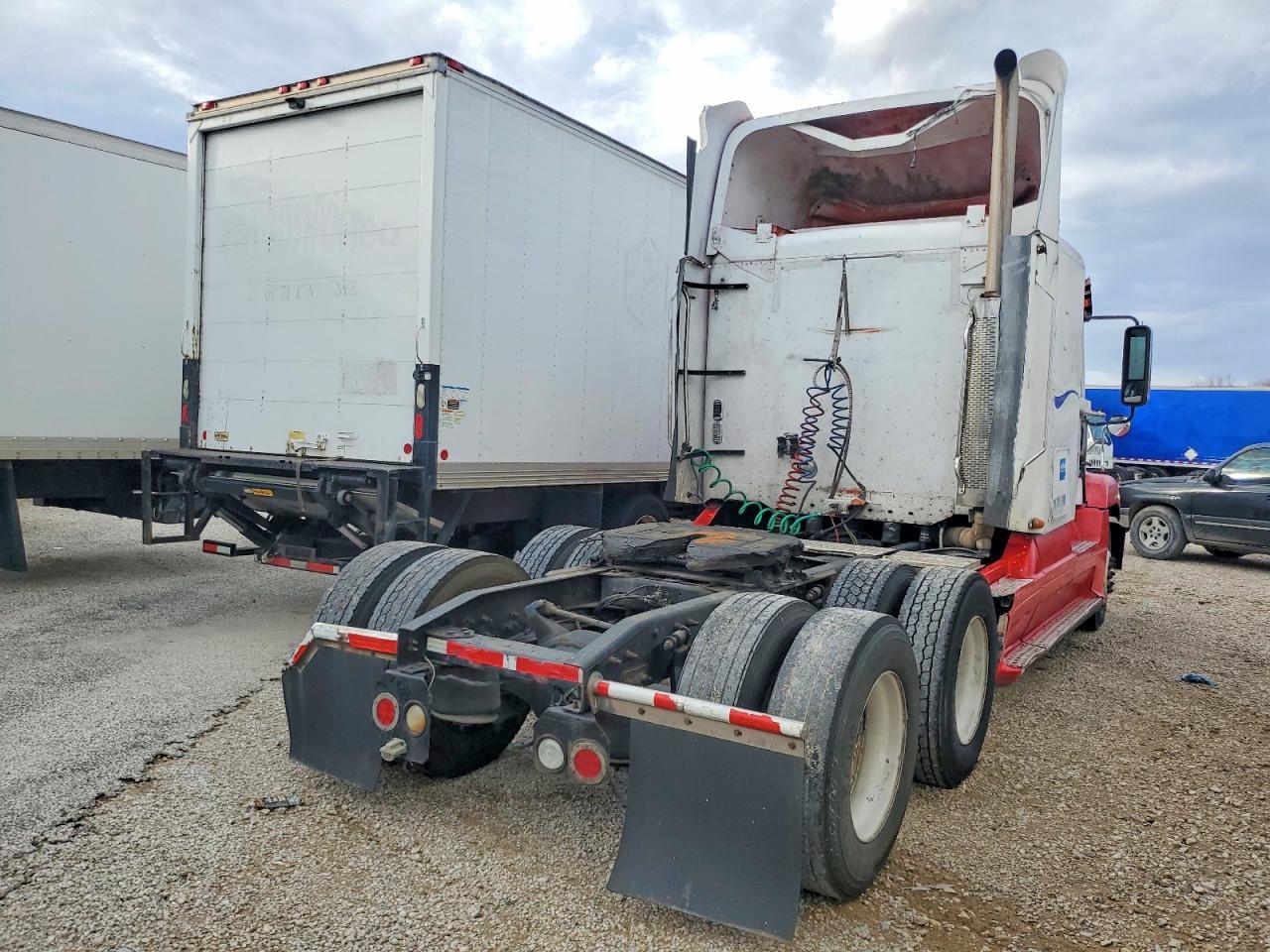 2006 Freigliner 2006 Freightliner CST120 Semi Truck