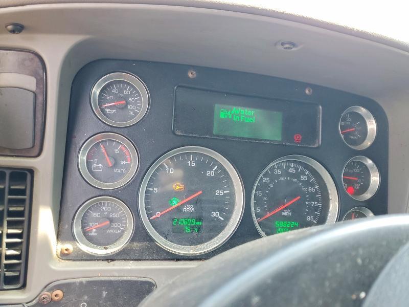 2011 Kenworth T700 Semi Truck