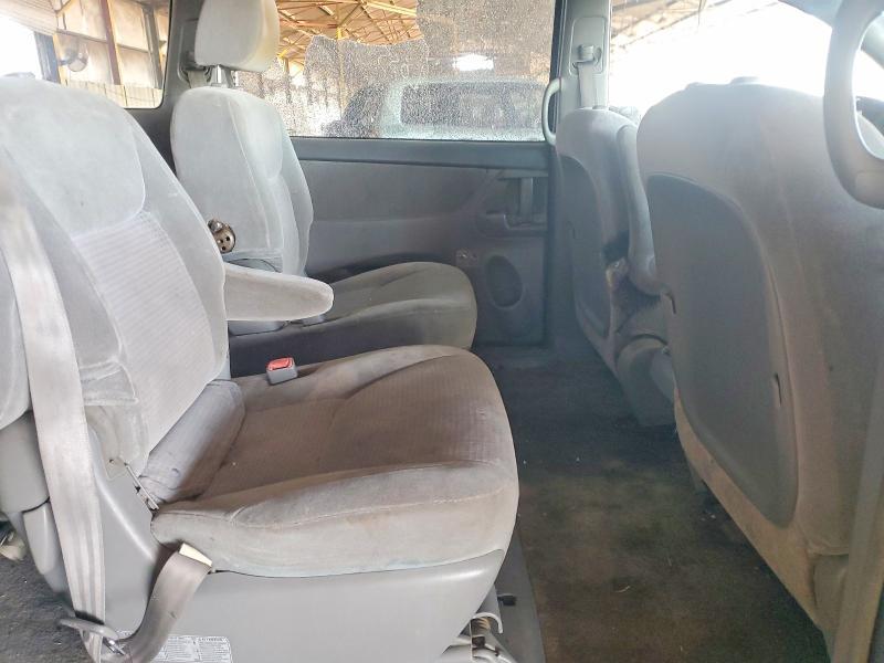 2010 Toyota Sienna ce 7-passenger