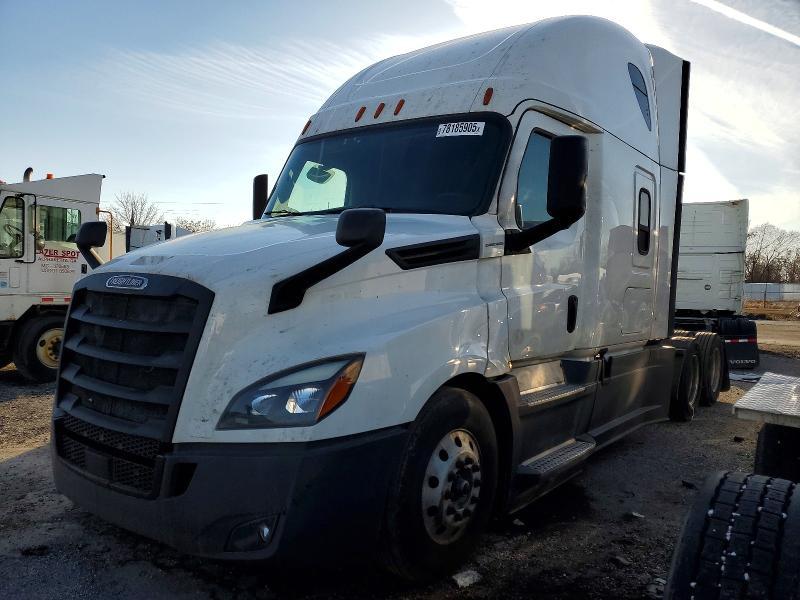 2020 Freigliner 2020 Freightliner Cascadia 126 Semi Truck