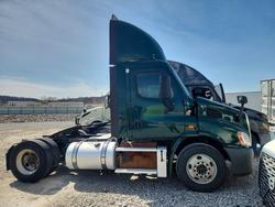 Salvage trucks for sale at Tulsa, OK auction: 2016 Freigliner 2016 Freightliner Cascadia 113 Semi Truck