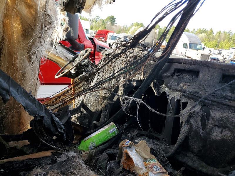 2020 Freigliner 2020 Freightliner Cascadia 126 Semi Truck