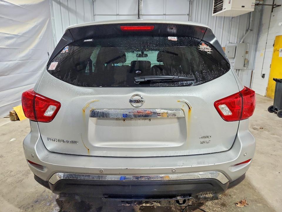 2017 Nissan Pathfinder sv