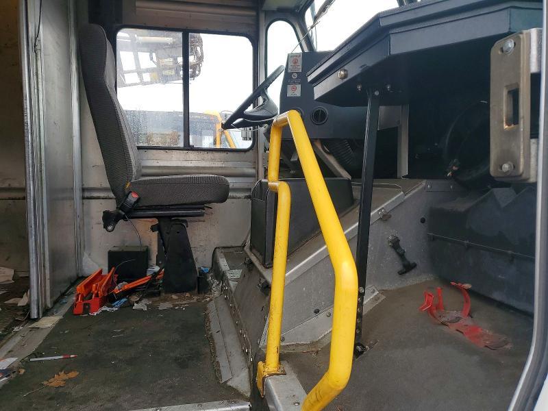 2014 Freigliner 2014 Freightliner MT55 Chassis Delivery Truck