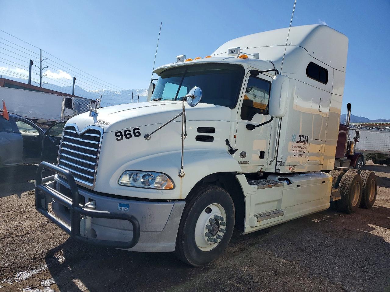 2014 Mack CXU613 Semi Truck