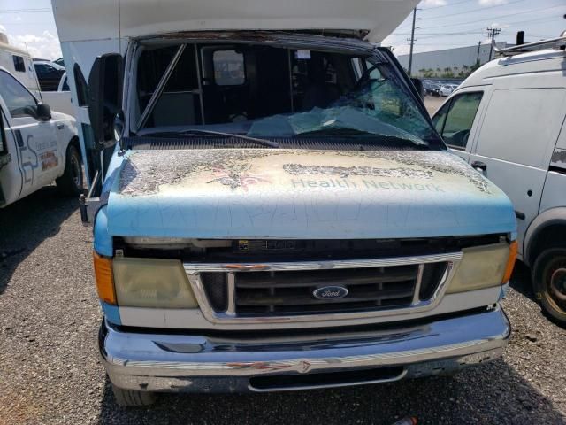 2004 Ford Econoline E350 Super Duty Cutaway Van