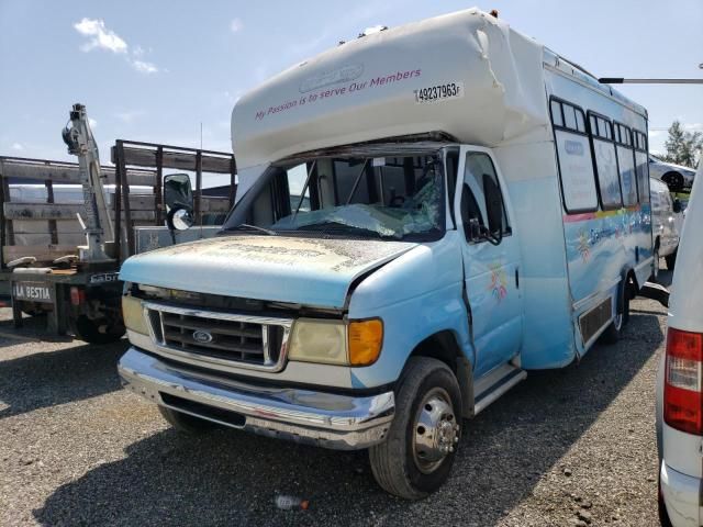 2004 Ford Econoline E350 Super Duty Cutaway Van