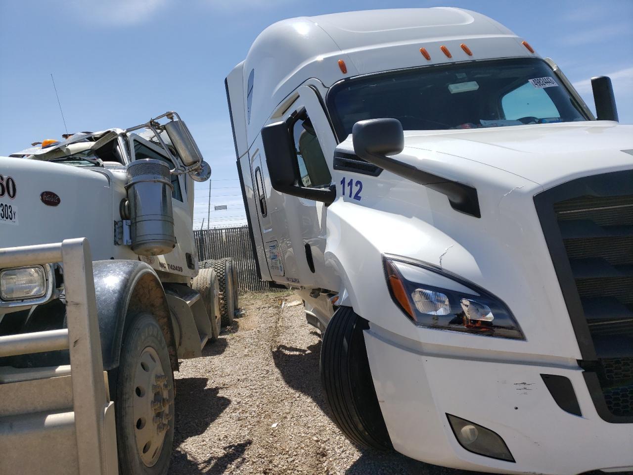 2020 Freightliner Cascadia 126