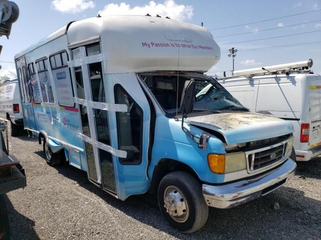 2004 Ford Econoline E350 Super Duty Cutaway Van