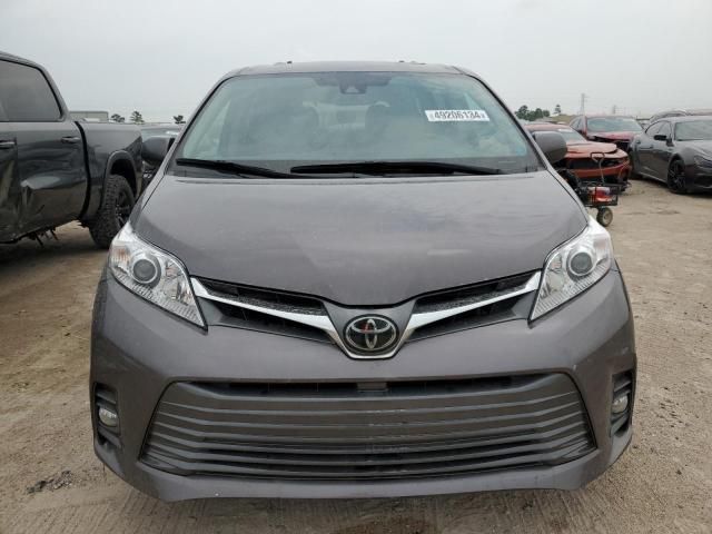 2020 Toyota Sienna XLE