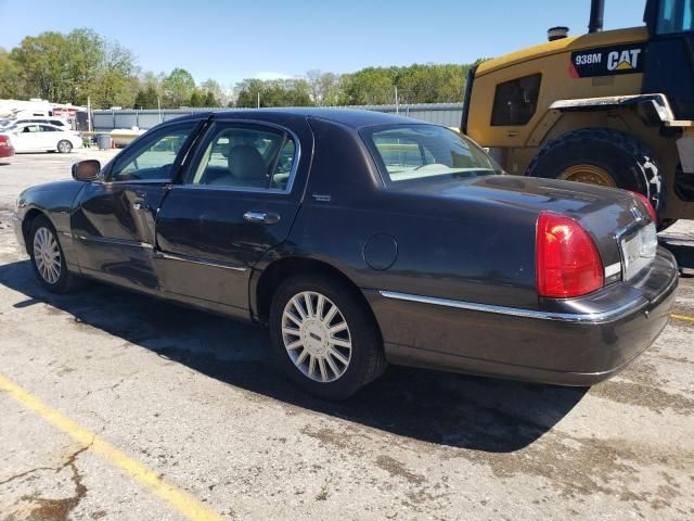 2005 Lincoln Town Car Signature Limited